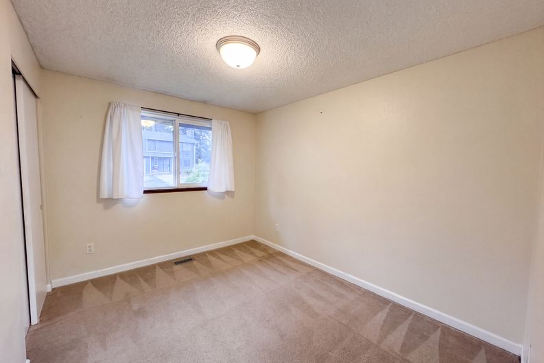 Photo 8 of 21 of 7022 160th Street Ct E, Puyallup, WA