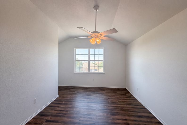 Photo 8 of 19 of 7712 Redbrush, Temple, TX