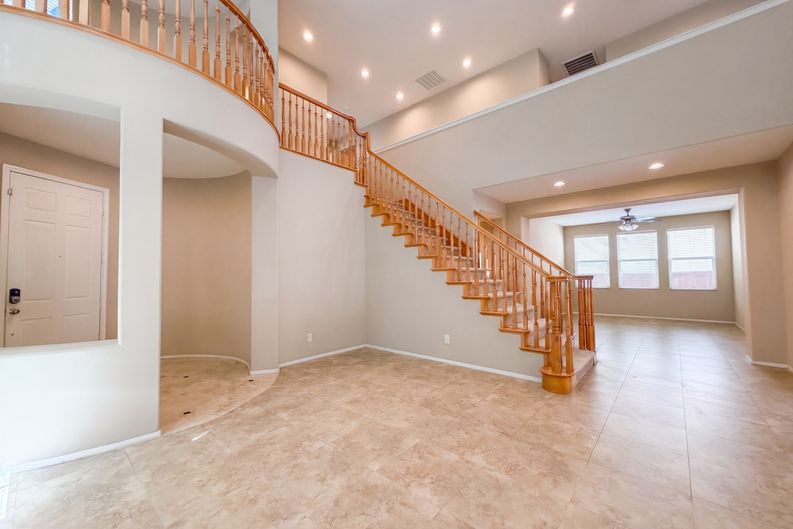 Photo 7 of 32 of 17780 Sweetgum Ln, Canyon Country, CA