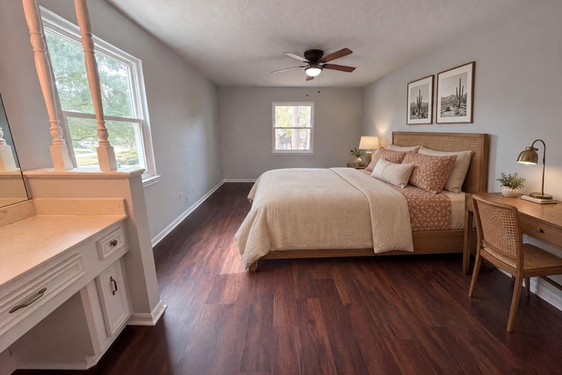 Photo 11 of 25 of 16121 Lakeview Dr, Jersey Village, TX