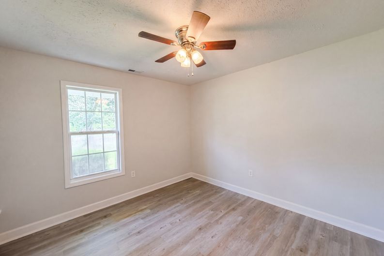 Photo 11 of 15 of 444 Northwoods Dr, Raeford, NC