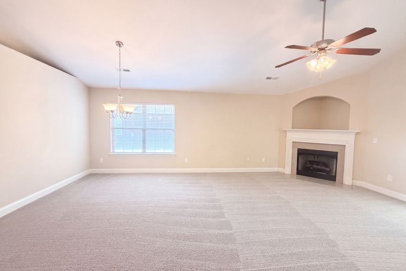 Photo 3 of 20 of 316 Vincent St, Alabaster, AL