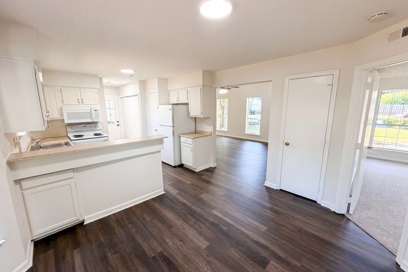 Photo 9 of 24 of 4720 Topsail Ct, Charlotte, NC