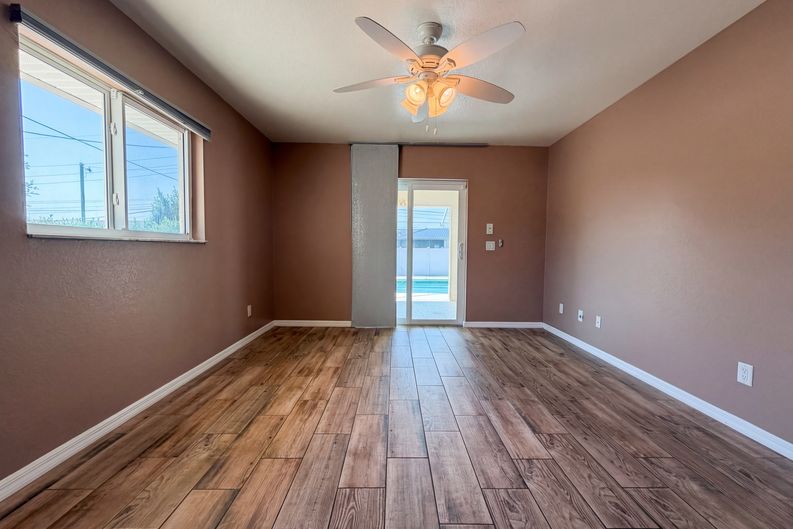 Photo 9 of 23 of 102 SE 43rd Ln, Cape Coral, FL