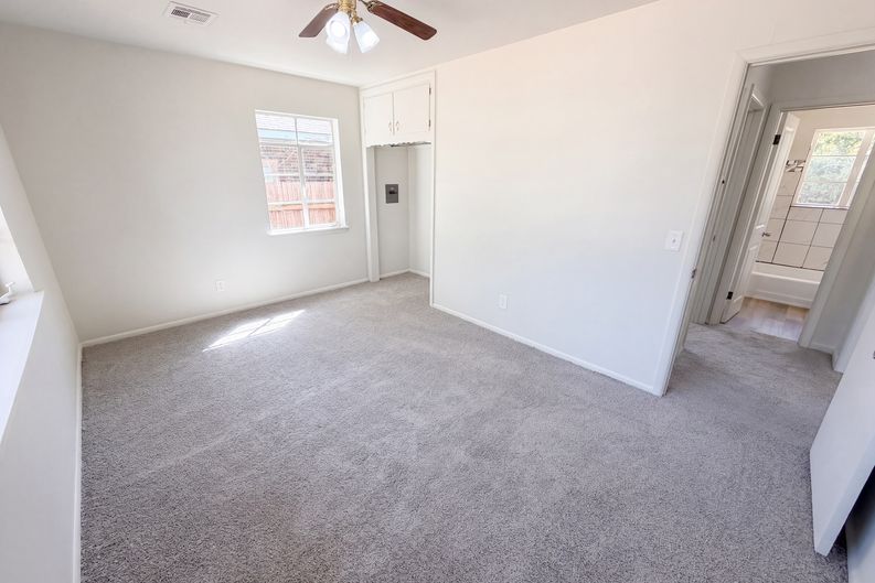 Photo 4 of 11 of 1212 SW 54th St, Oklahoma City, OK