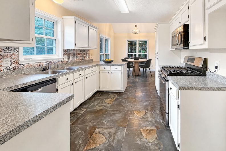 Photo 5 of 44 of 168 Hollow Tree Ct, Lugoff, SC
