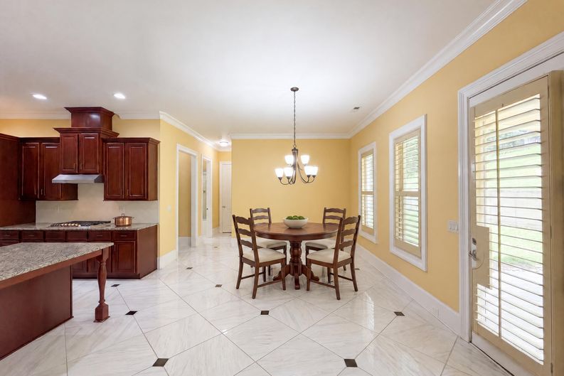 Photo 10 of 41 of 332 Warwick Pl, McDonough, GA