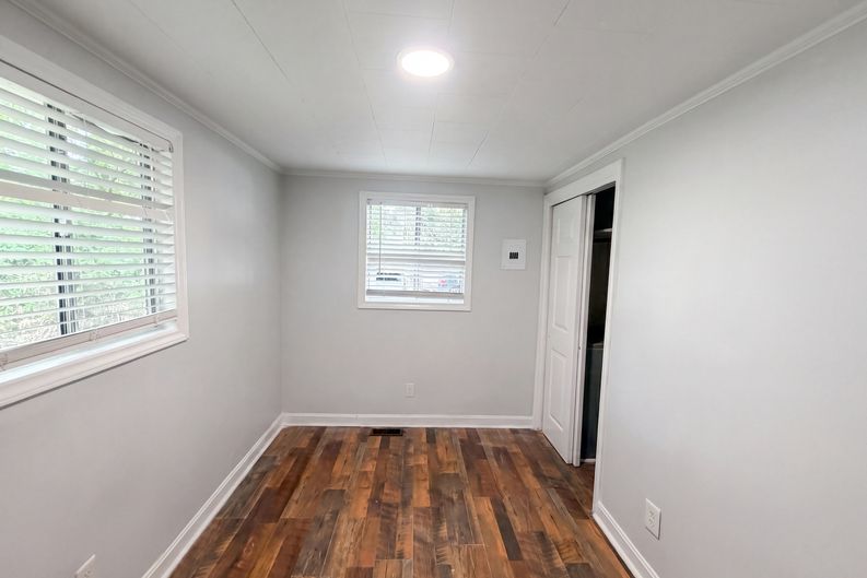 Photo 4 of 18 of 305 Woodbury St, High Point, NC