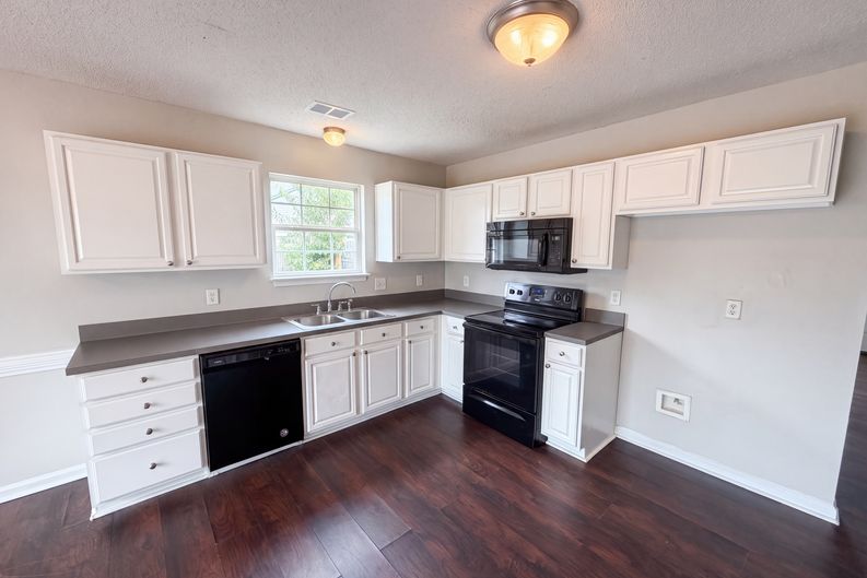Photo 13 of 16 of 237 Arthurdale Dr, West Columbia, SC