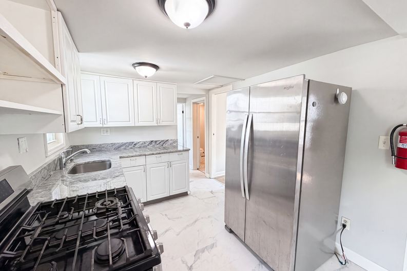 Photo 6 of 13 of 936 Grove Ave, Laurence Harbor, NJ
