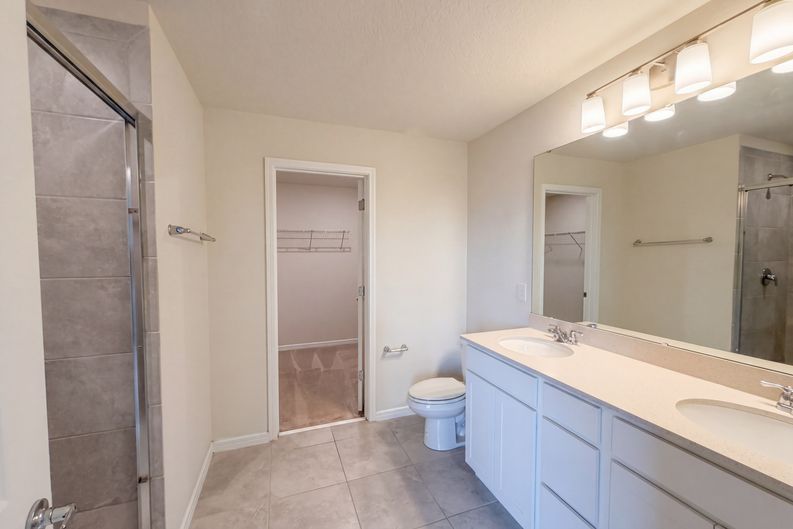 Photo 17 of 24 of 7768 Syracuse Dr, Clermont, FL