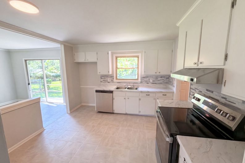 Photo 16 of 24 of 6531 Rosecran Dr, Charlotte, NC