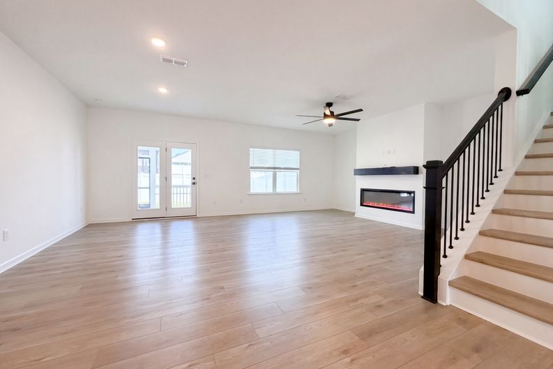 Photo 3 of 25 of 109 S Stonemill Trl, Clayton, NC
