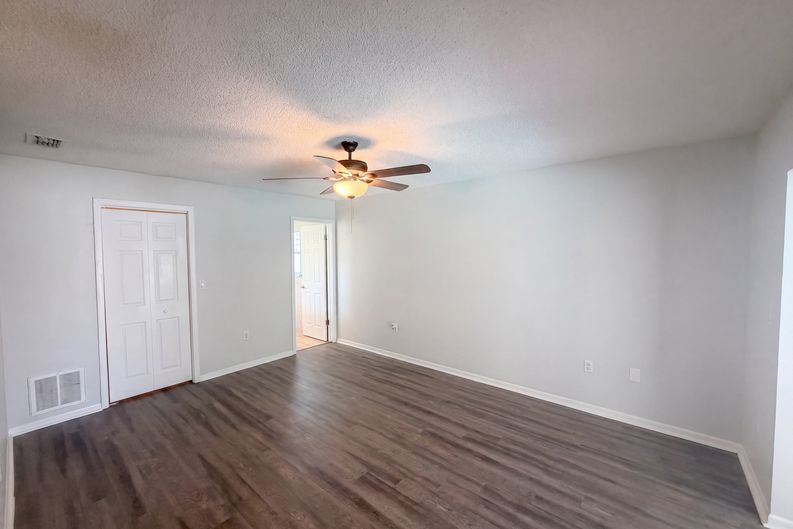 Photo 4 of 34 of 11187 Blythville Rd, Spring Hill, FL