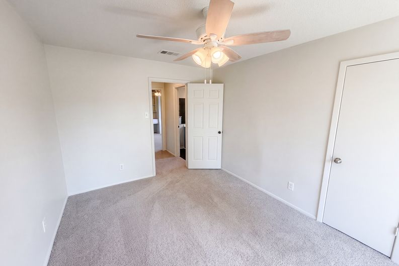 Photo 16 of 27 of 1913 Atlanta St, Deer Park, TX