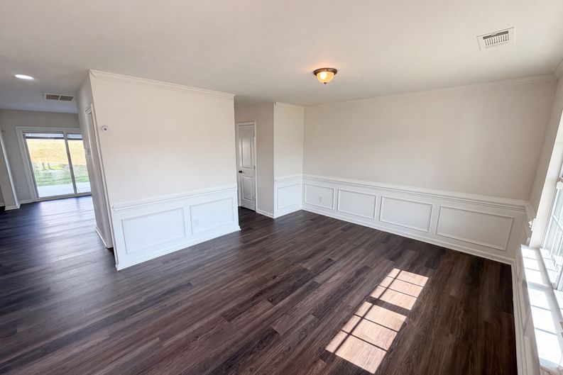 Photo 3 of 26 of 9833 Wardley Dr, Charlotte, NC