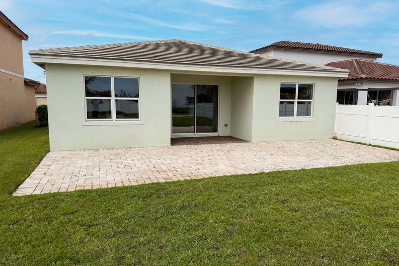 Photo 24 of 42 of 12473 NW Lynch Ln, Port Saint Lucie, FL