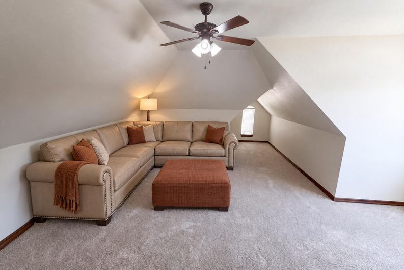 Photo 15 of 25 of 1017 W Camellia Way, Mustang, OK