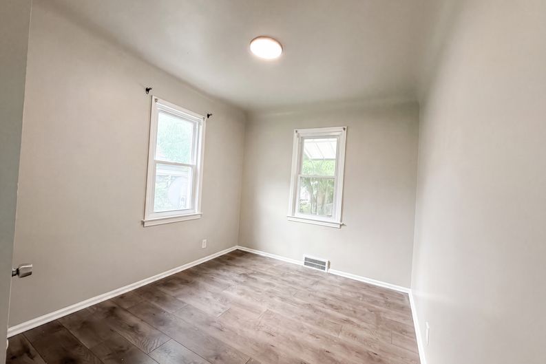 Photo 4 of 20 of 6455 Norborne Ave, Dearborn Heights, MI