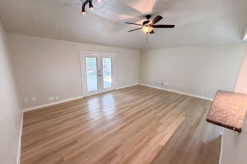 Photo 3 of 20 of 318 Floravista Dr, Webster, TX