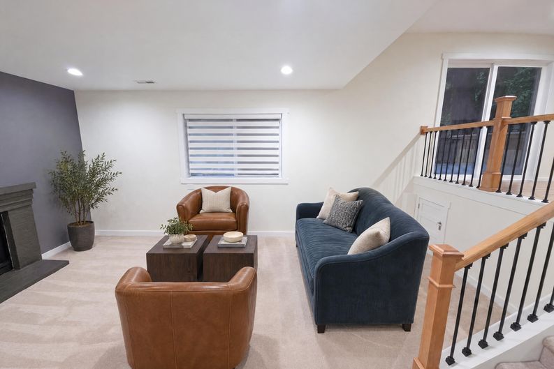 Photo 8 of 25 of 16717 SE 19th St, Bellevue, WA