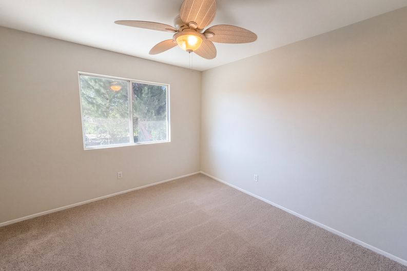 Photo 18 of 26 of 33825 Glenoaks Dr, Yucaipa, CA