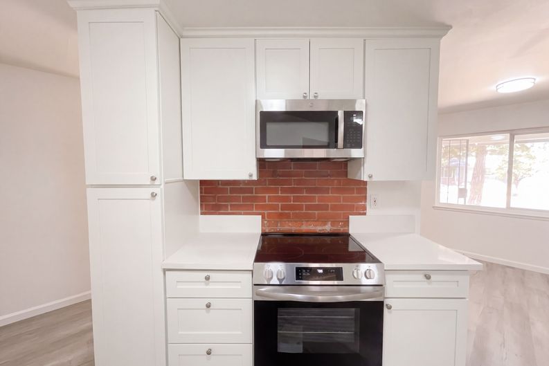 Photo 5 of 20 of 3008 Lerwick Rd, Sacramento, CA
