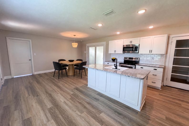 Photo 8 of 15 of 1521 W River Shore Way, Tampa, FL