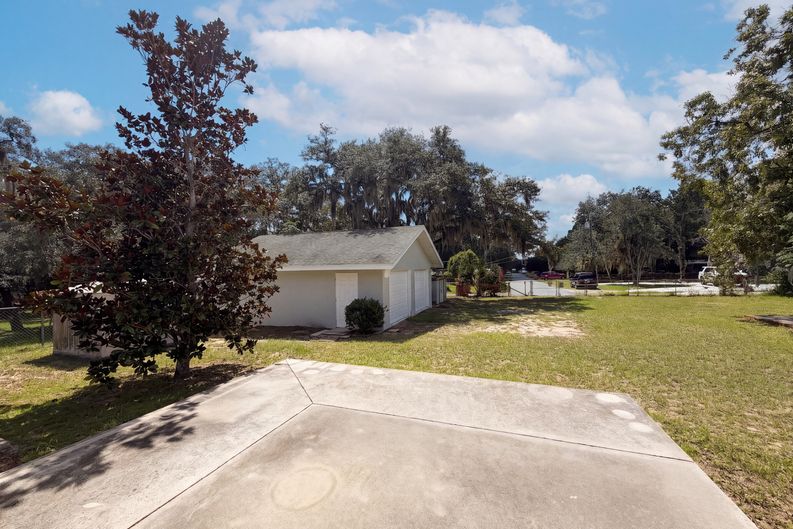 Photo 21 of 24 of 4536 Eagles Nest Rd, Fruitland Park, FL