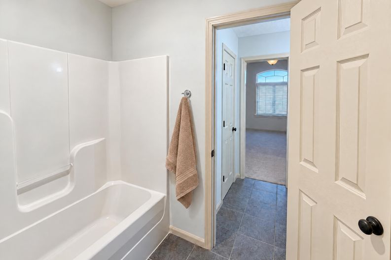 Photo 16 of 34 of 4509 NE Ridgeline Cir, Lees Summit, MO