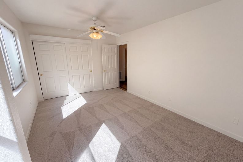 Photo 16 of 41 of 1917 Altivo Dr, Henderson, NV
