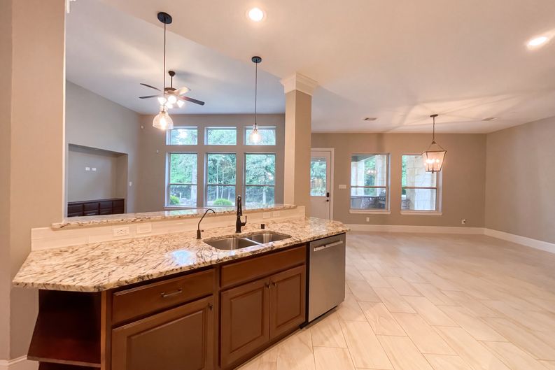Photo 12 of 27 of 31403 Imperial Bluff Ct, Spring, TX