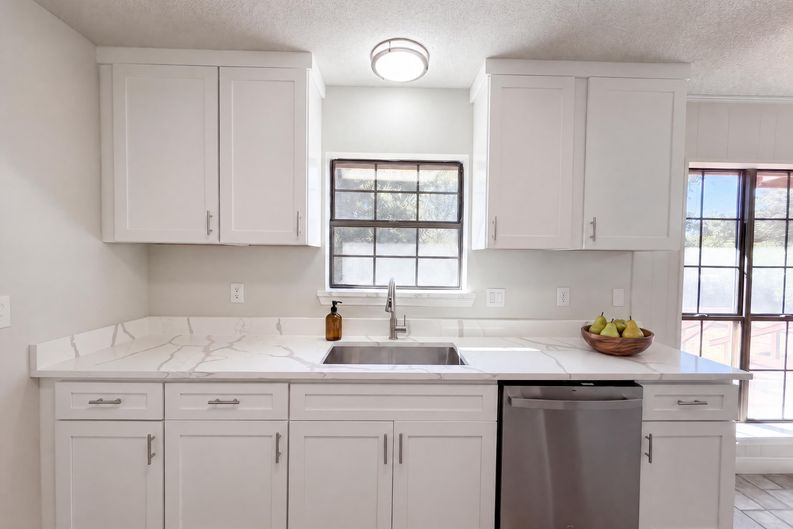 Photo 9 of 28 of 15830 Hilltop Dr, Kemp, TX