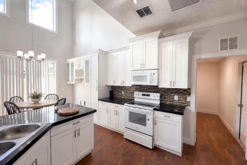 Photo 8 of 43 of 2541 Jasmine Trace Dr, Kissimmee, FL