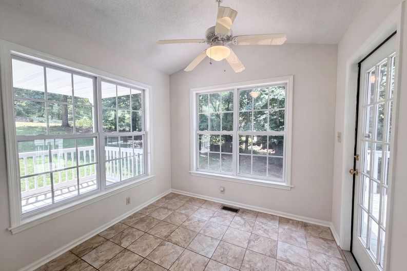 Photo 8 of 17 of 221 Grandview Dr, Statesville, NC