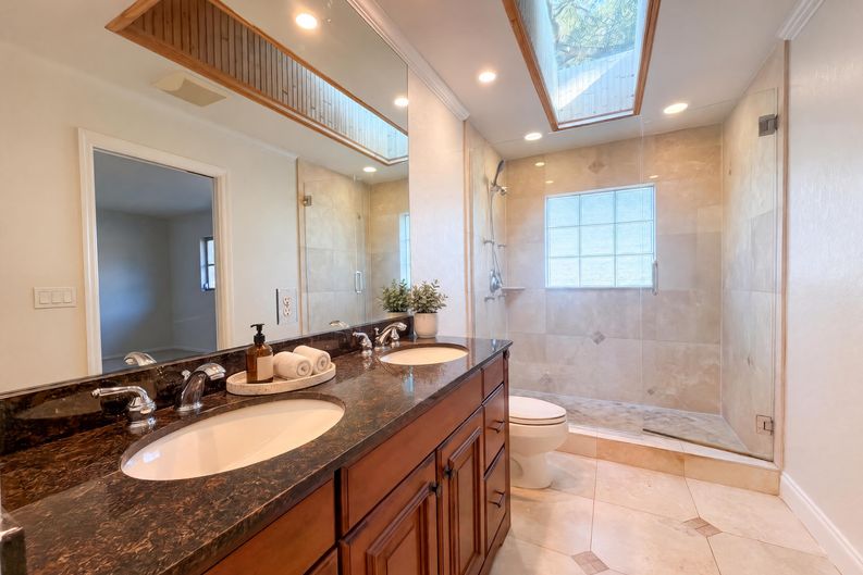 Photo 11 of 43 of 3705 Malec Cir, Sarasota, FL