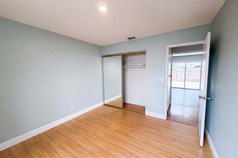 Photo 15 of 25 of 7804 McClintock Way, Sacramento, CA