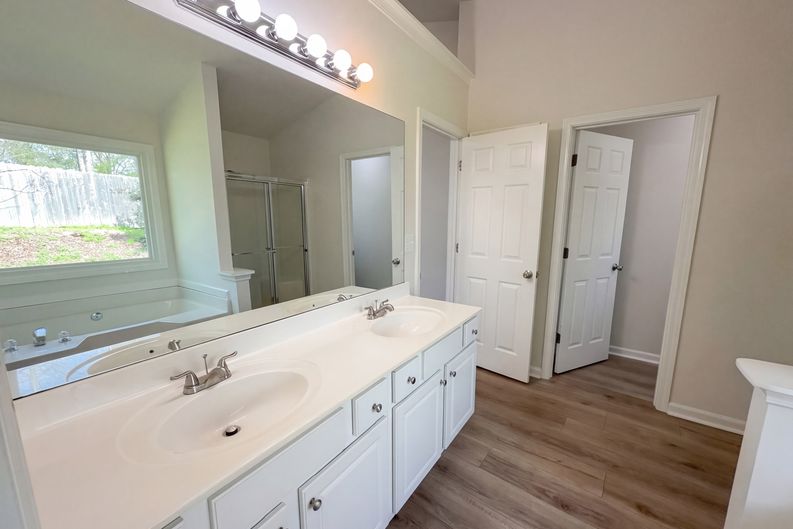 Photo 12 of 19 of 2840 Meridian Dr, Dacula, GA