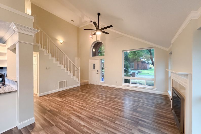Photo 8 of 31 of 2228 Silverthorn Ln, Flower Mound, TX