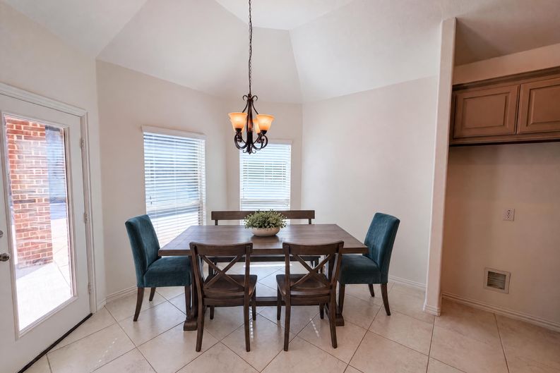 Photo 11 of 34 of 4305 Curlew Ln, Garland, TX