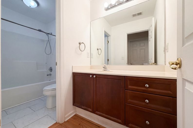Photo 17 of 27 of 8692 Hickory Creek Ct, North Charleston, SC