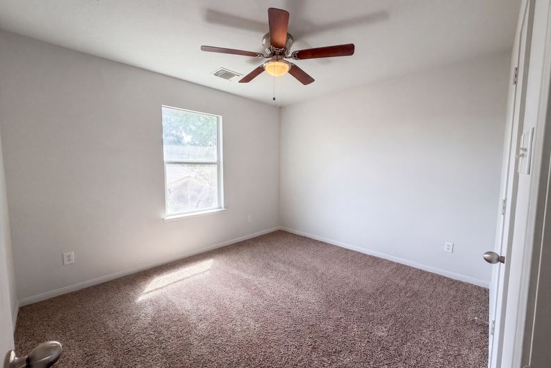 Photo 12 of 21 of 3911 Teal Vista Ct, Fresno, TX