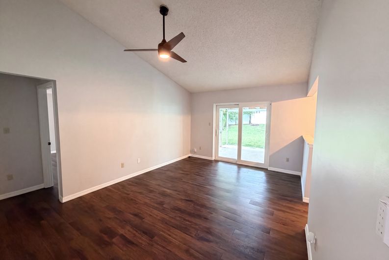 Photo 8 of 31 of 7756 Barberry Dr, Orlando, FL
