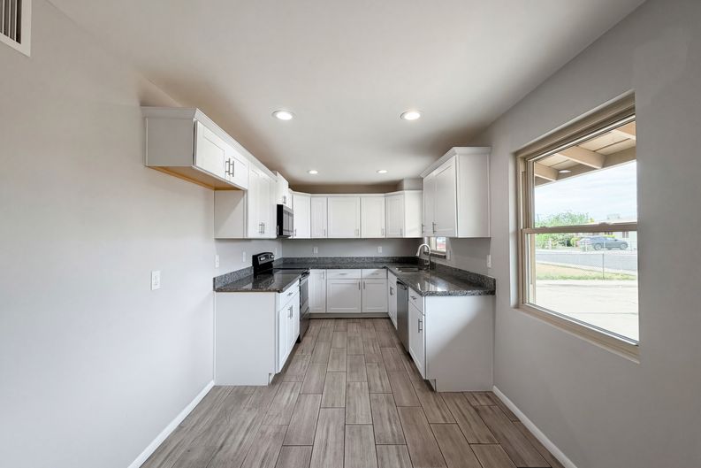 Photo 8 of 16 of 1331 E Elton Ave, Mesa, AZ