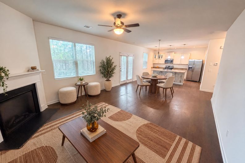 Photo 3 of 22 of 611 Dodson Lake Ct, Fairburn, GA