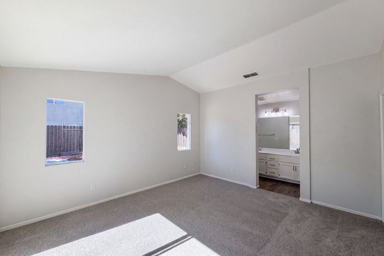 Photo 4 of 45 of 1570 Arcola Ave, Sacramento, CA