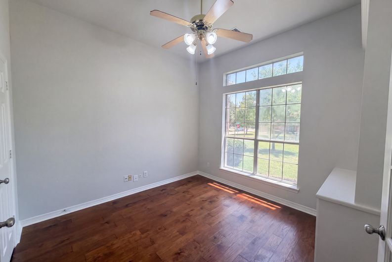 Photo 23 of 30 of 6 Cimarron Ct, Roanoke, TX