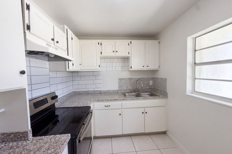Photo 9 of 22 of 7916 Endive Ave, Tampa, FL