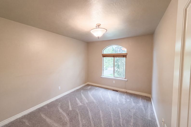 Photo 19 of 31 of 14496 S Fox Creek Dr, Herriman, UT