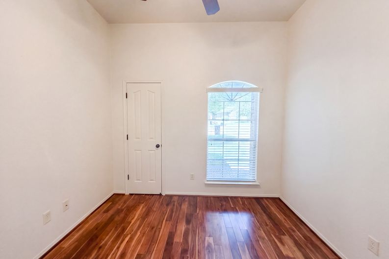Photo 12 of 17 of 5415 Foxhill Rd, Temple, TX
